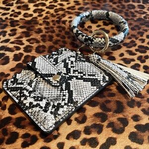 Bangle Wristlet Wallet in Black & White Snake Skin Print 🖤🤍 w/Tassel & ID Area